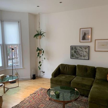 Lovely Spacious 1-Bedroom Flat In Tufnell Park Close To Central ลอนดอน ภายนอก รูปภาพ