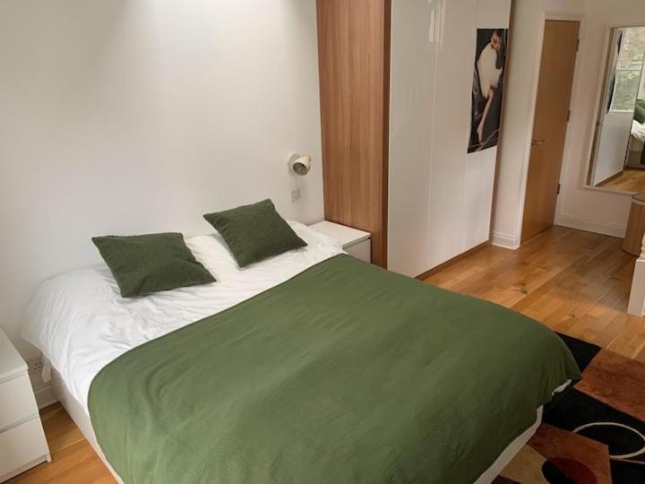 Lovely Spacious 1-Bedroom Flat In Tufnell Park Close To Central ลอนดอน ภายนอก รูปภาพ
