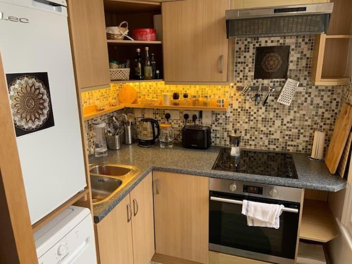 Lovely Spacious 1-Bedroom Flat In Tufnell Park Close To Central ลอนดอน ภายนอก รูปภาพ