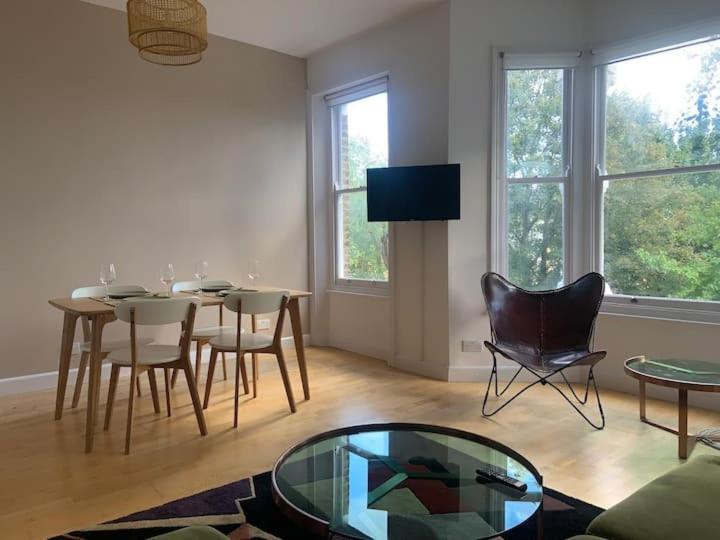 Lovely Spacious 1-Bedroom Flat In Tufnell Park Close To Central ลอนดอน ภายนอก รูปภาพ